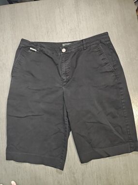 Woman's Black Bermuda Shorts - Classic Straight Fit Size 10